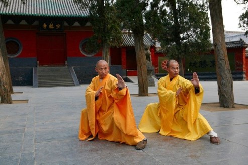 monks-practicing-kung-fu-